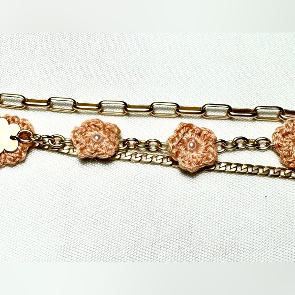 Bracelet with crochet Tudor Roses Golden tone Plated triple chains Bracelet - Picture 3 of 7